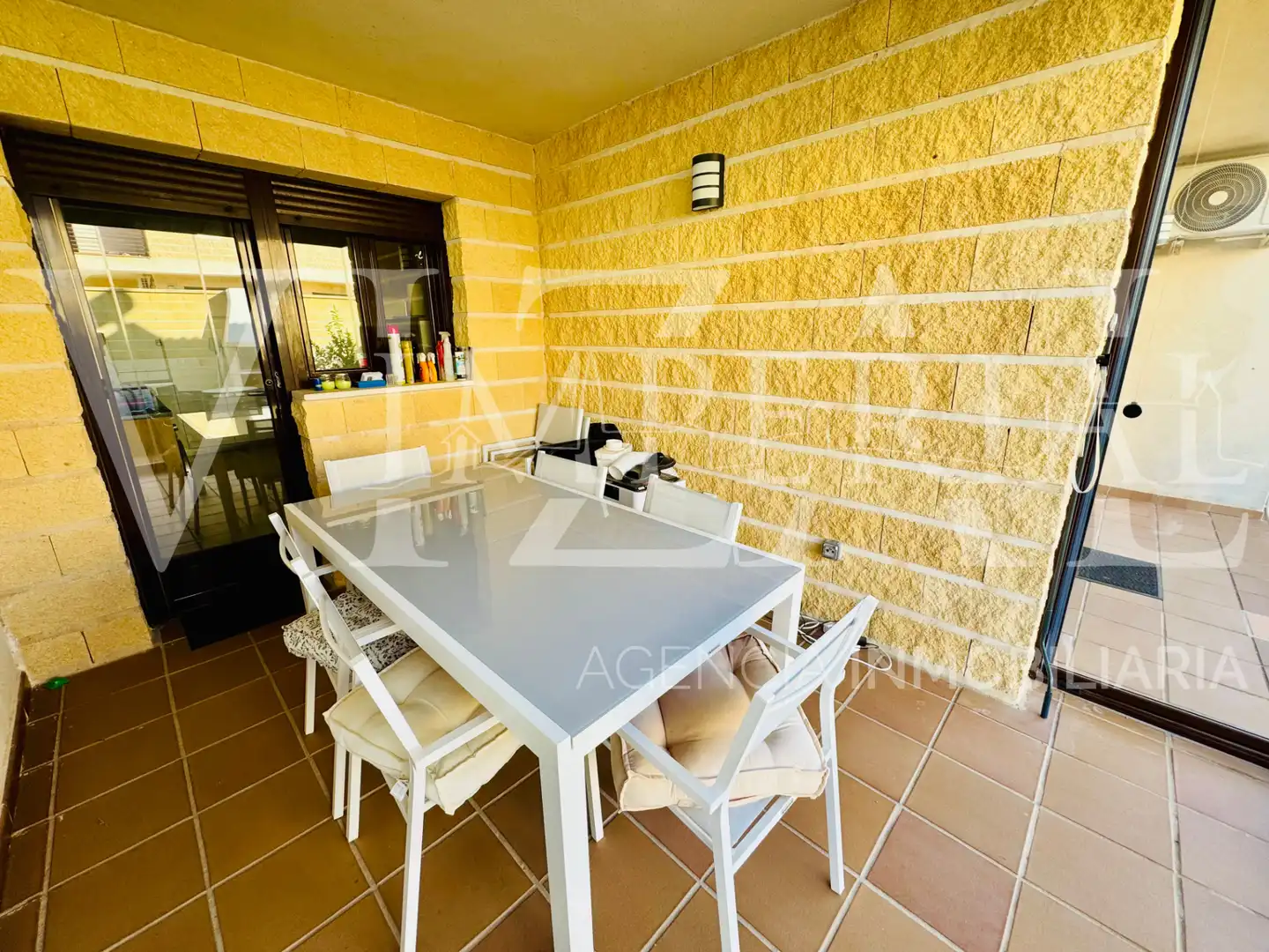 Terrassa de Casa adosada en venda en Noez amb Aire condicionat, Calefacció i Jardí privat