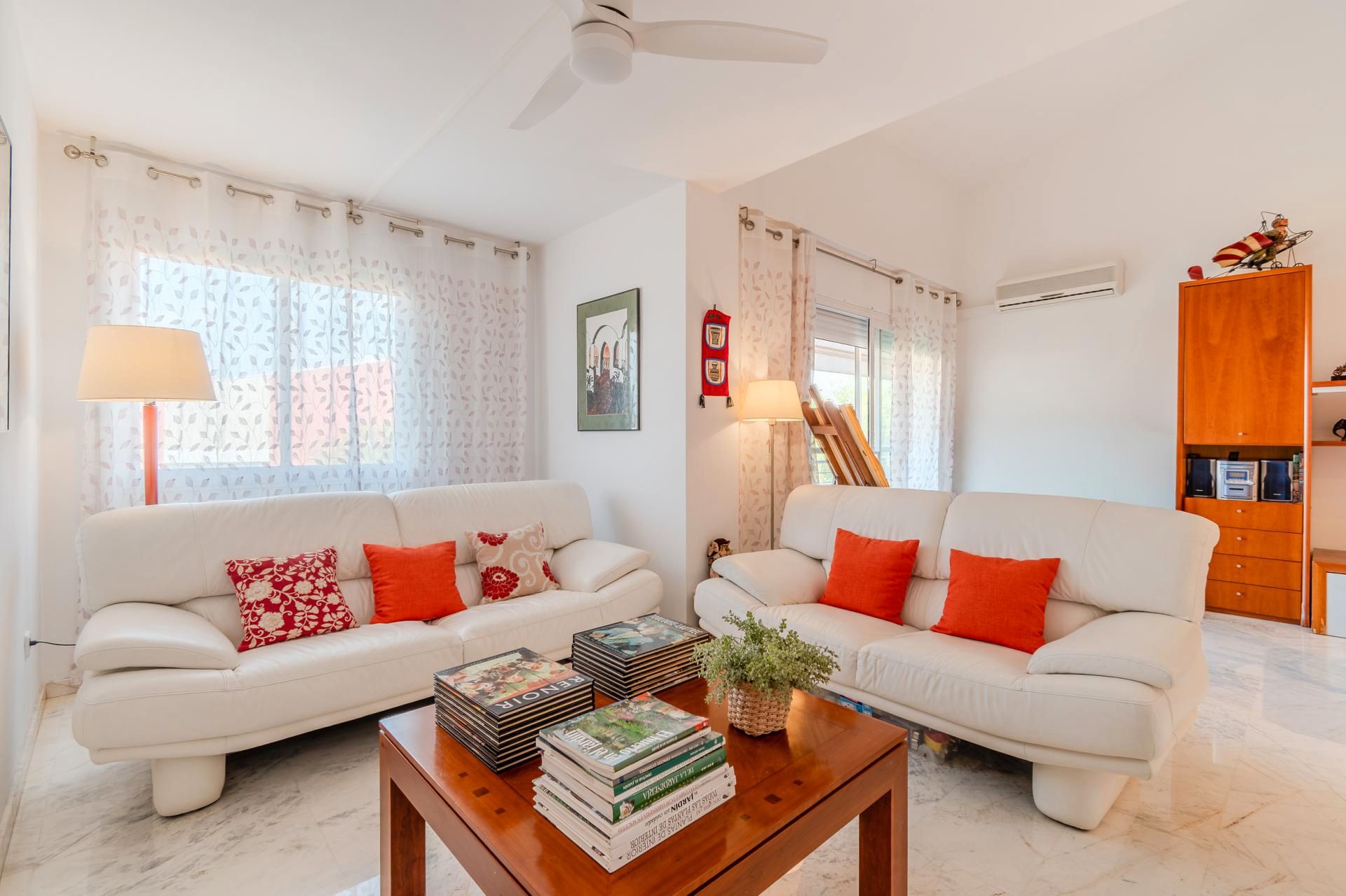 Sala d'estar de Dúplex en venda en Girona Capital amb Aire condicionat, Calefacció i Balcó