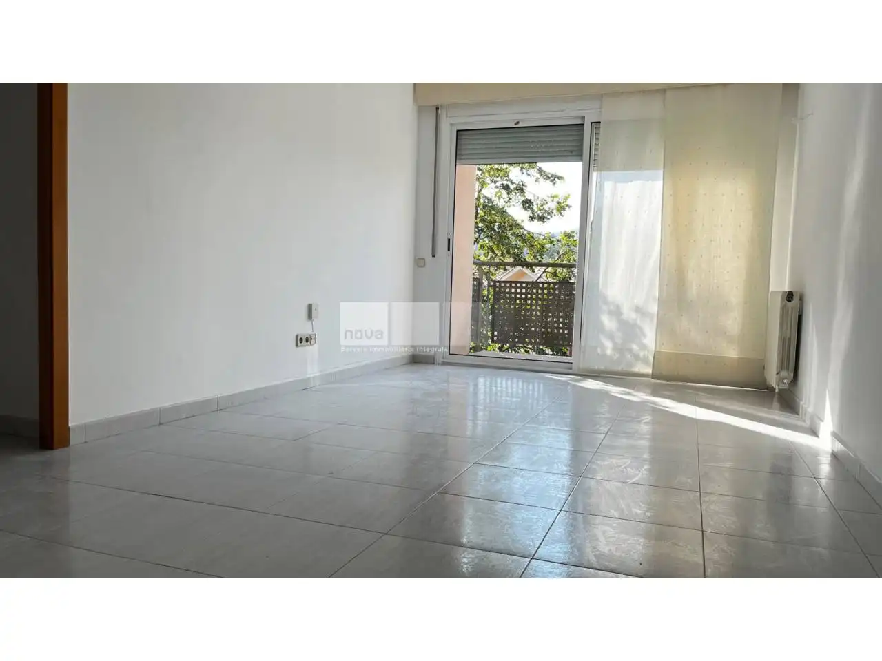 Schlafzimmer von Wohnung zum Verkauf in Tona mit Heizung und Balkon
