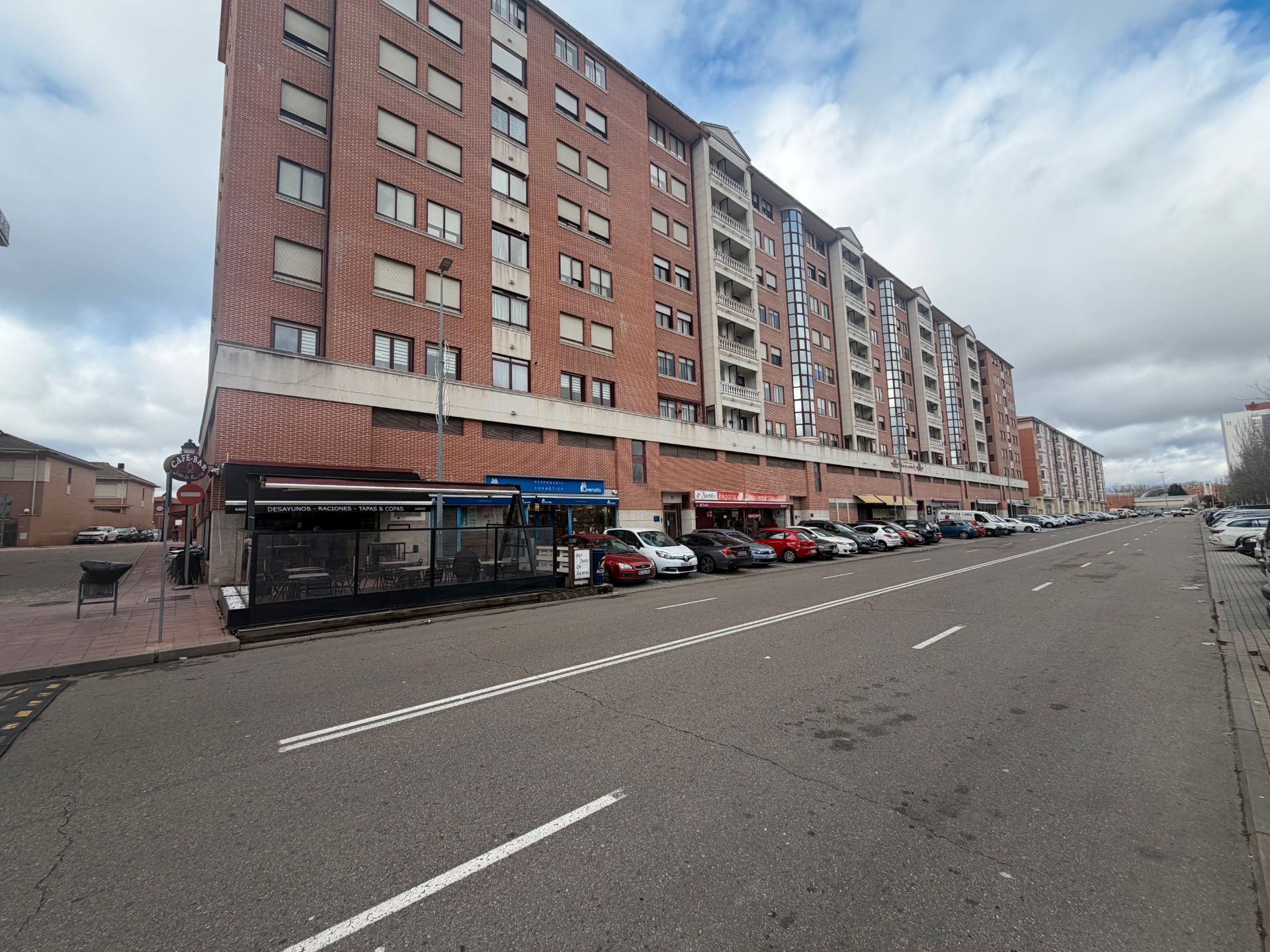 Vista exterior de Piso en venta en Laguna de Duero con Calefacción, Parquet y Terraza