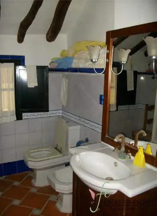 Badezimmer von Country house zum Verkauf in Marchena mit Privatgarten, Terrasse und Schwimmbad