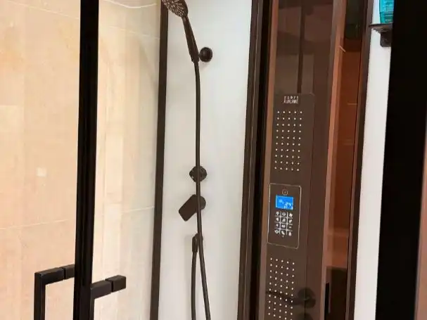 Bany de Casa o xalet en venda en Santiago de Compostela  amb Terrassa, Piscina i Balcó