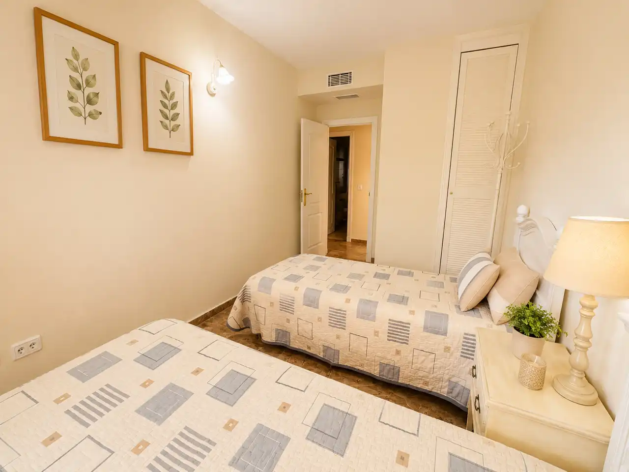 Schlafzimmer von Wohnung zur Miete in Marbella mit Klimaanlage, Heizung und Terrasse