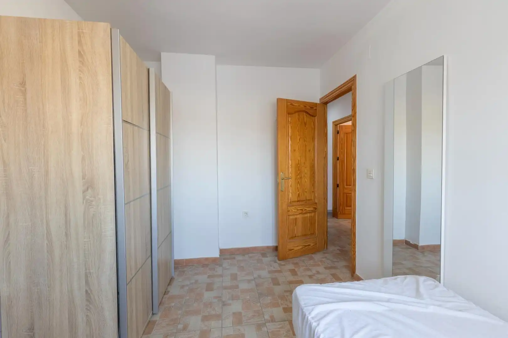 Dormitori de Pis en venda en Granada amb Aire condicionat, Calefacció i Terrassa