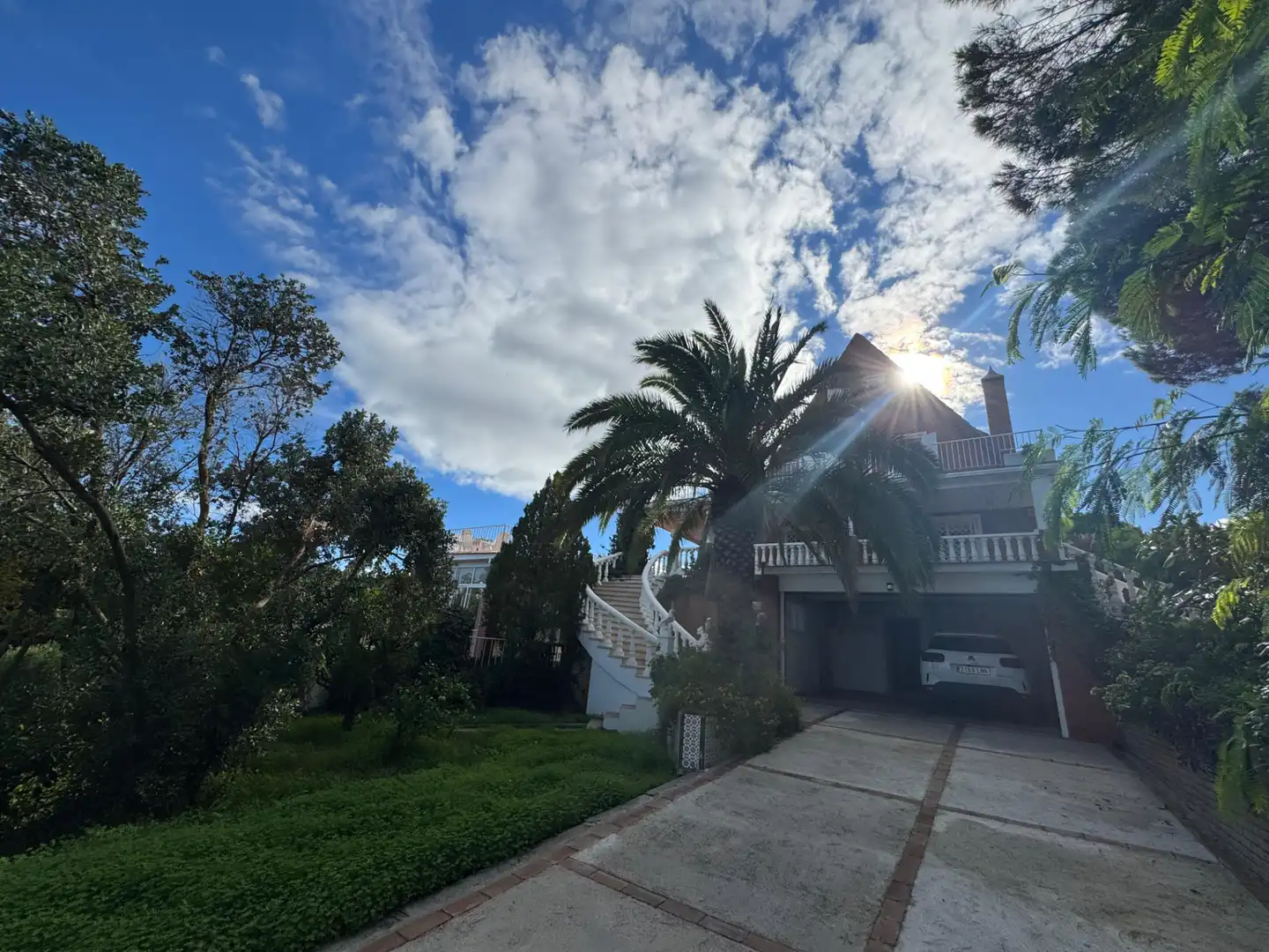 Vista exterior de Casa o xalet en venda en Alhaurín de la Torre amb Aire condicionat, Calefacció i Jardí privat
