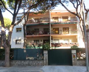 Vista exterior de Pis en venda en Castelldefels amb Piscina