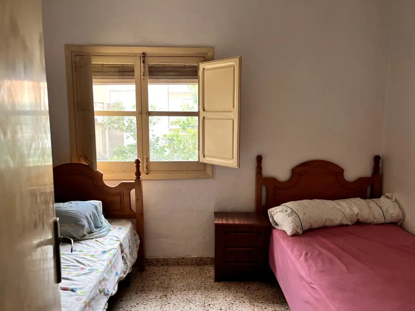 Dormitori de Casa o xalet en venda en Vélez de Benaudalla amb Jardí privat i Moblat