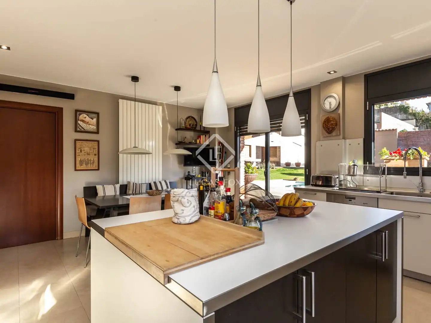 Cocina de Casa o chalet en venta en Sant Cugat del Vallès con Aire acondicionado, Calefacción y Jardín privado