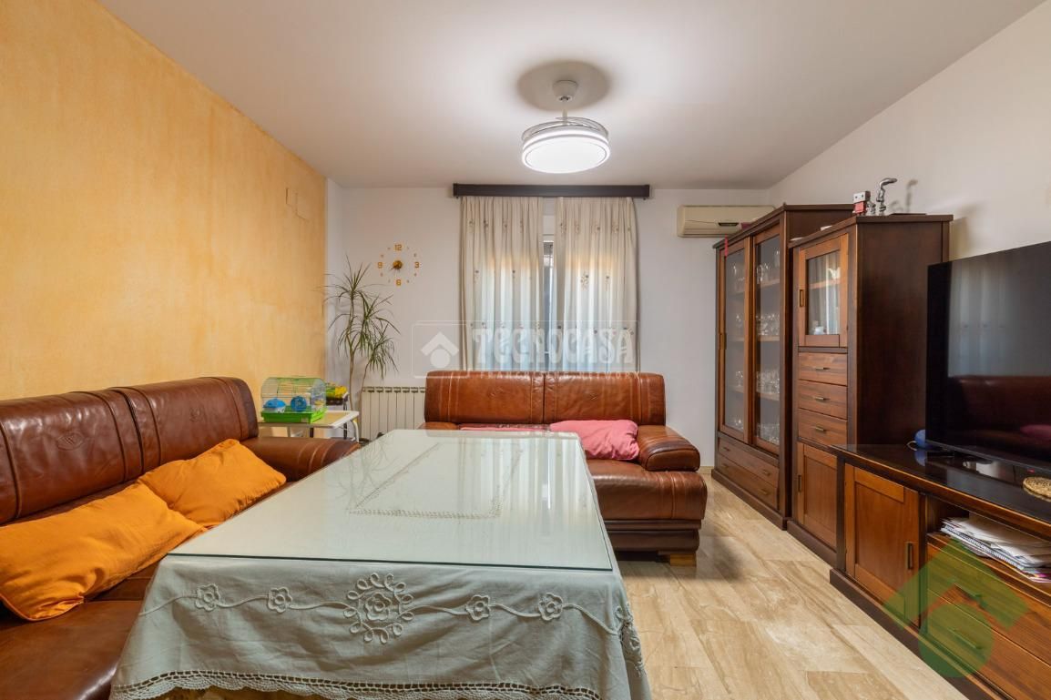 Dormitori de Pis en venda en Albolote amb Aire condicionat, Moblat i Balcó