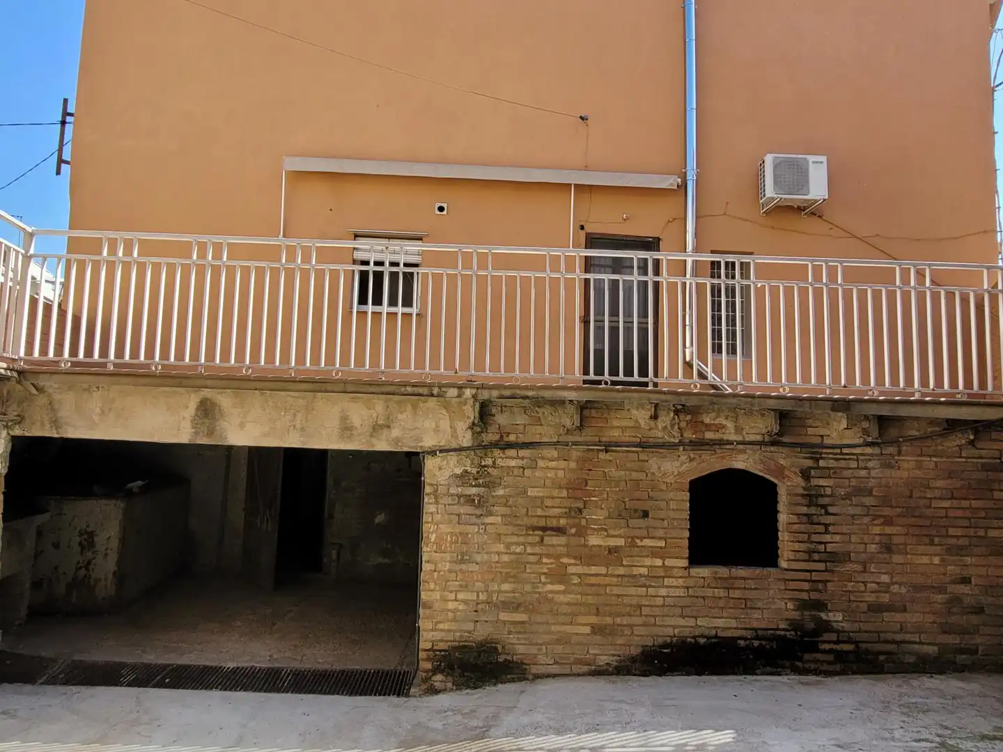 Vista exterior de Casa adosada en venda en Golmés amb Calefacció