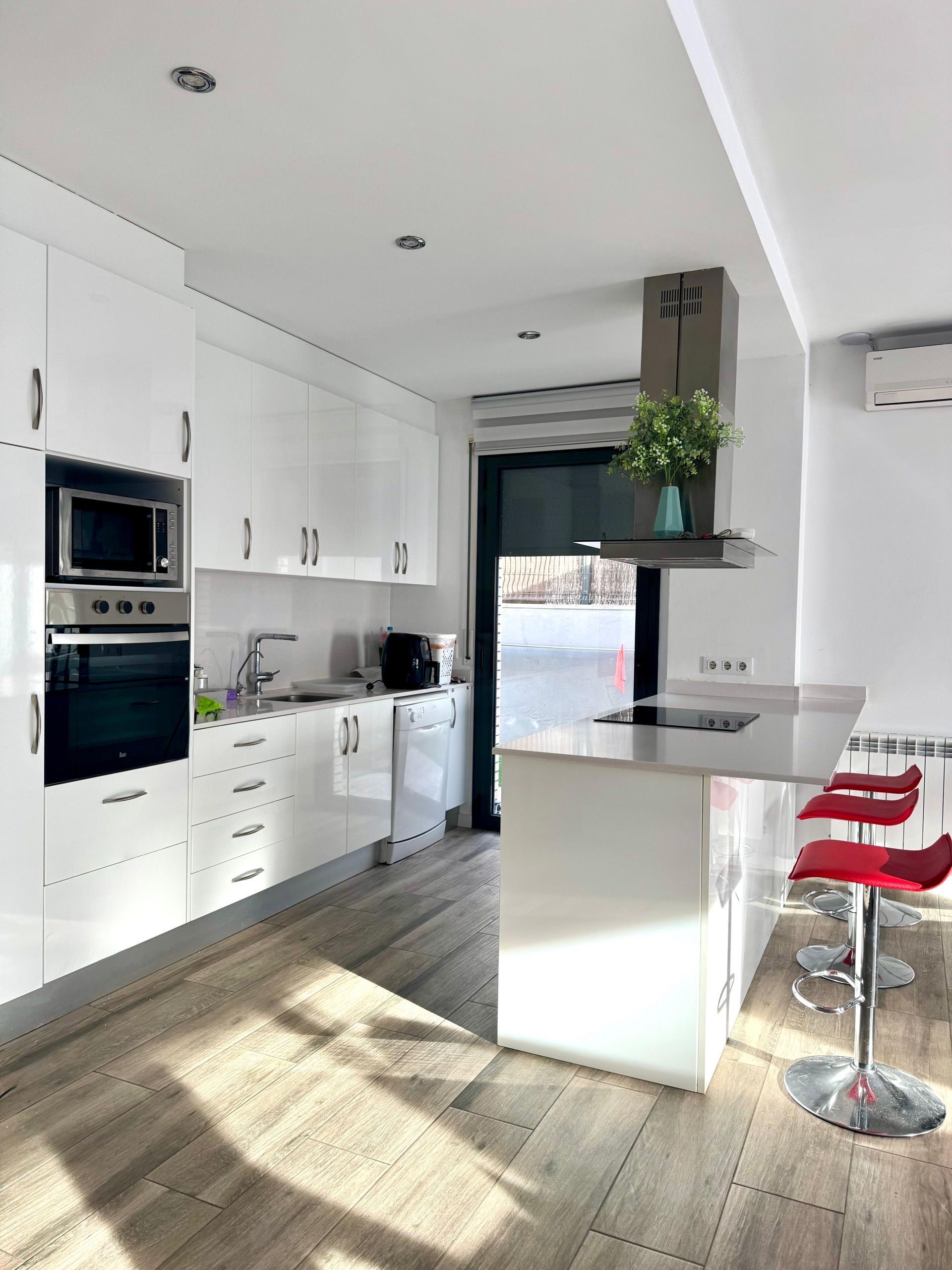 Cuina de Casa o xalet en venda en Vilablareix amb Calefacció i Jardí privat