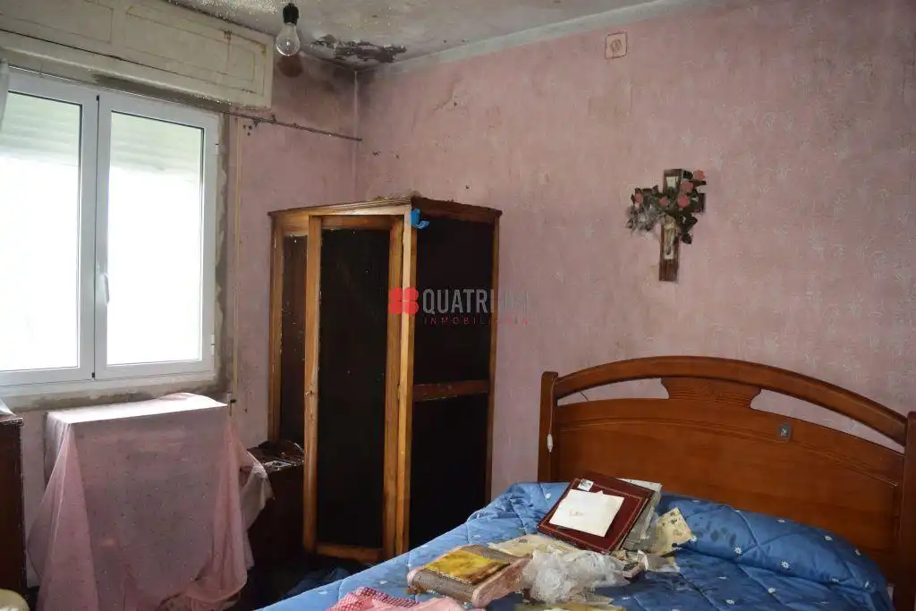 Habitación de Edificio en venta en A Estrada 