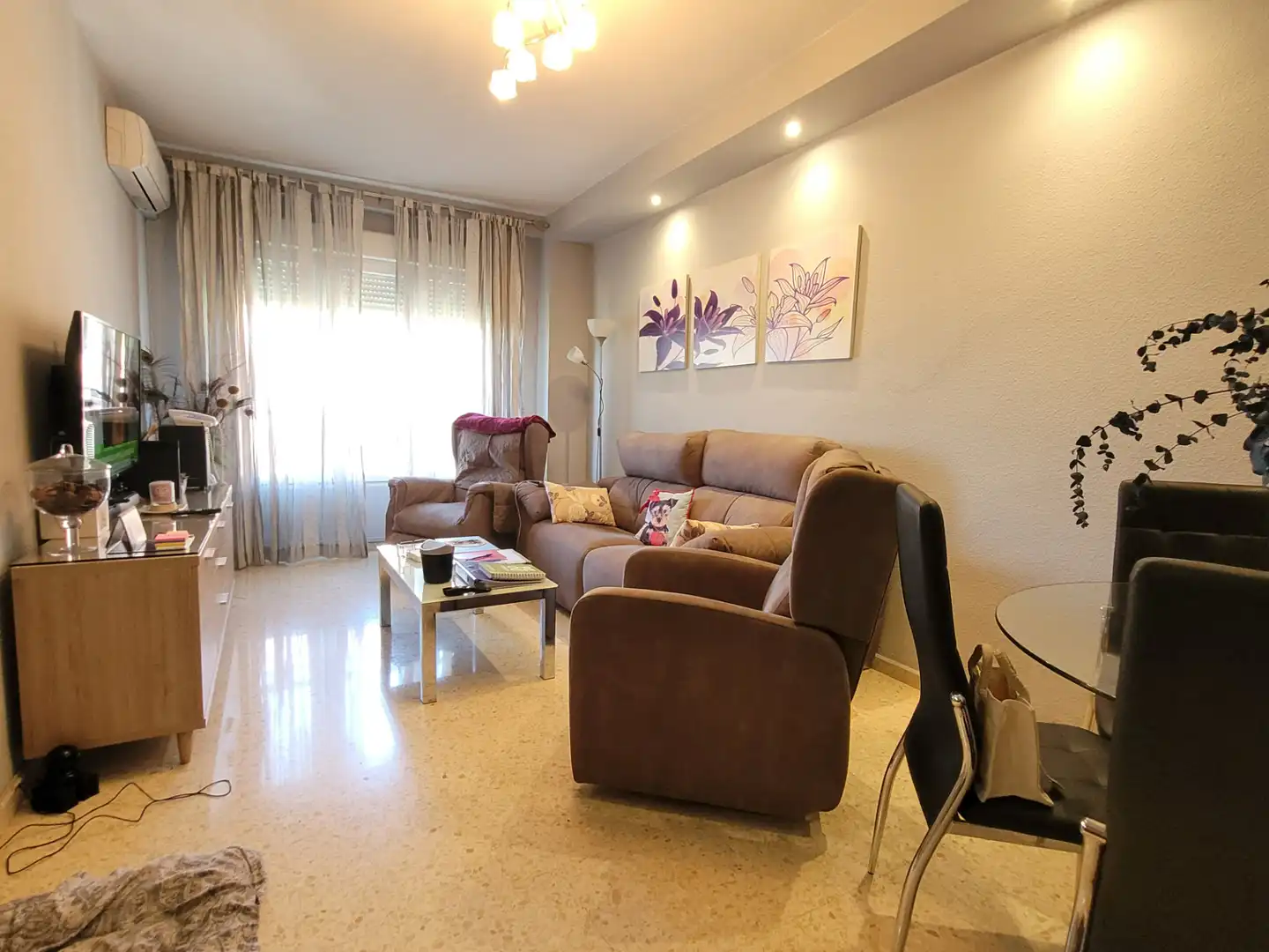 Living room of Flat for sale in Granada  with Air Conditioner, Heating and Storage room