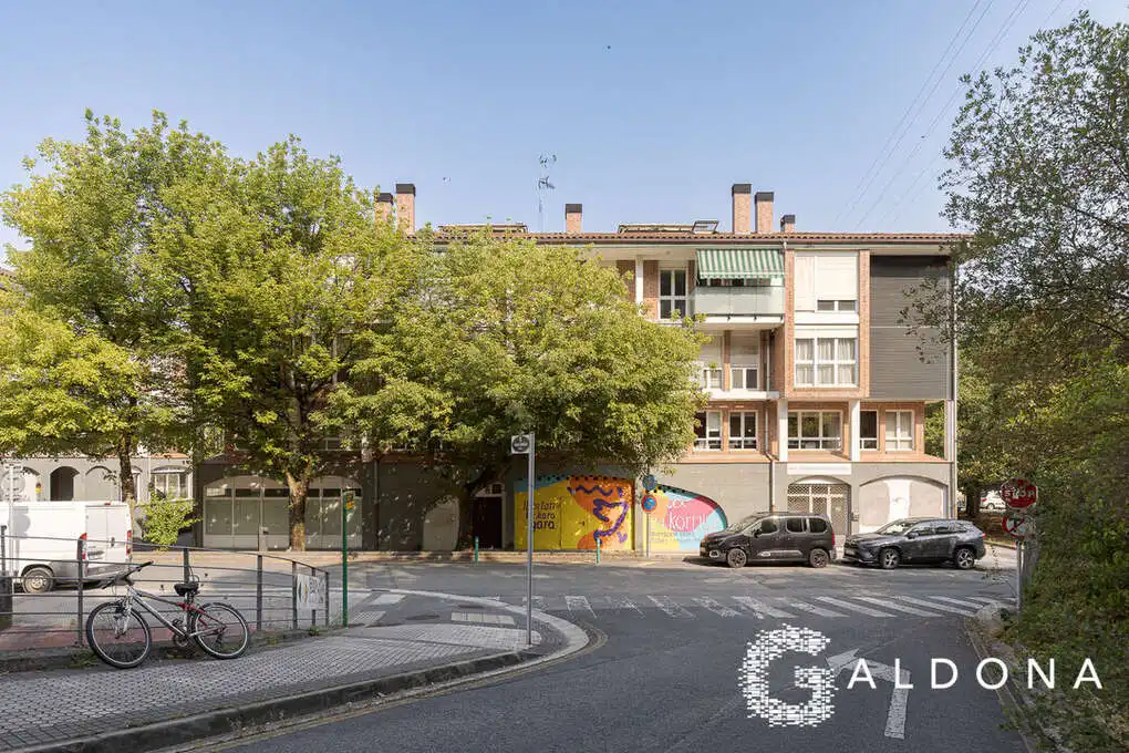 Vista exterior de Pis en venda en Donostia - San Sebastián  amb Calefacció, Terrassa i Traster