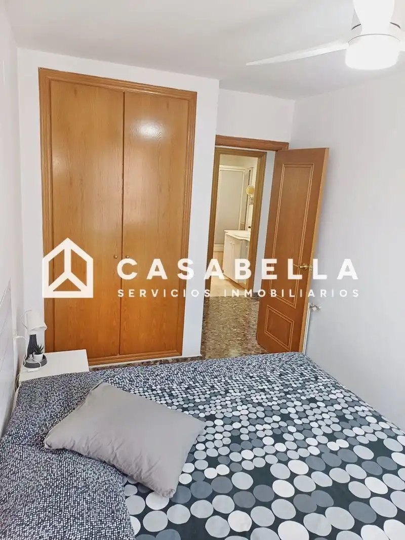 Schlafzimmer von Wohnung zur Miete in Valencia mit Klimaanlage, Heizung und Terrasse