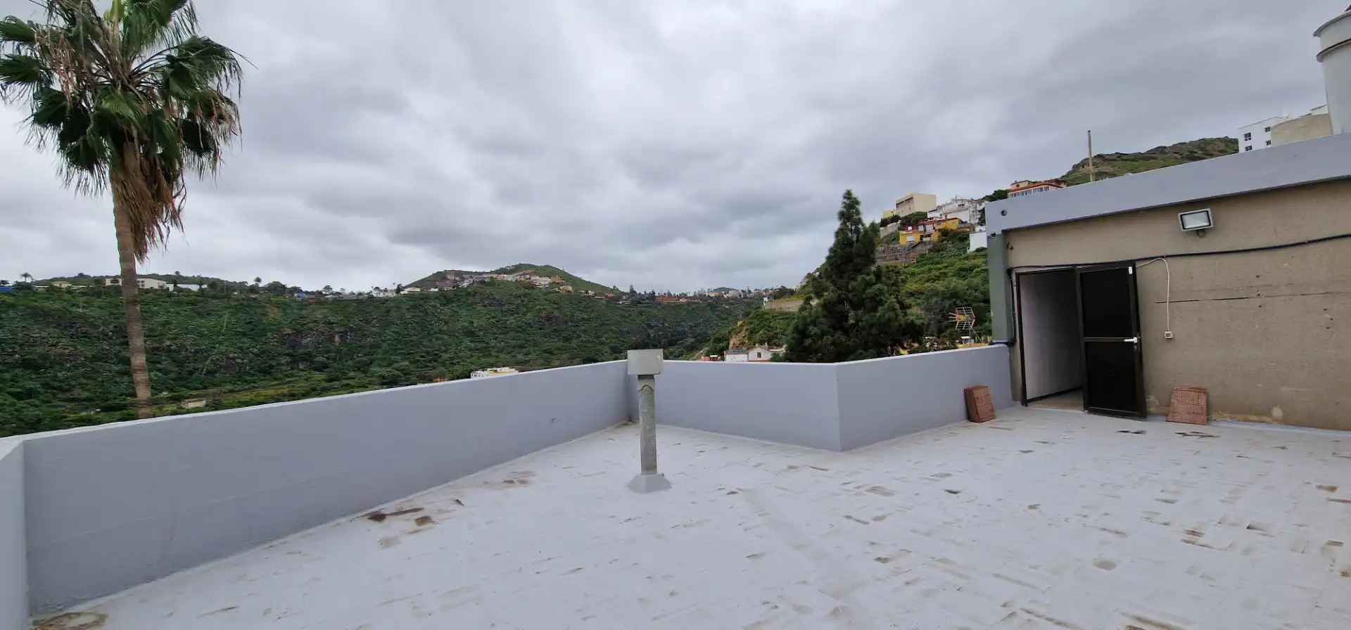 Vista exterior de Casa o xalet en venda en Las Palmas de Gran Canaria amb Terrassa i Traster