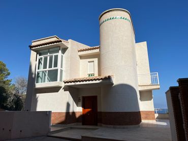 Villa mit Balkon zum Verkauf in La Herradura