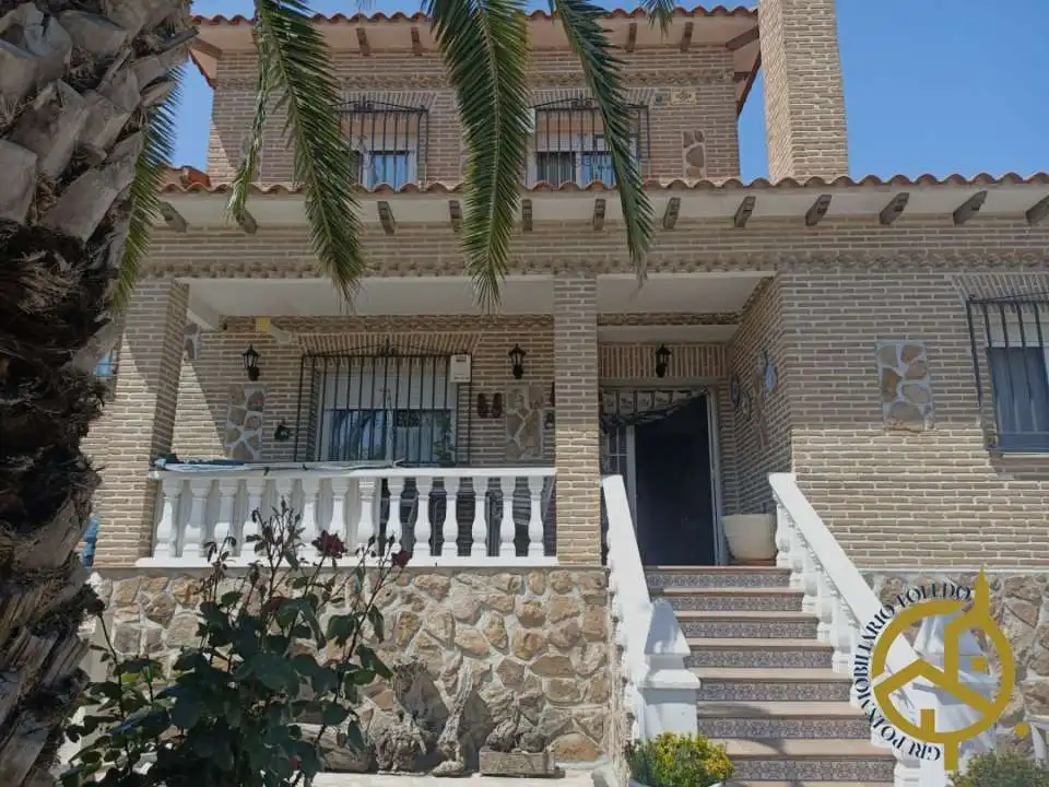 Vista exterior de Casa o xalet en venda en El Viso de San Juan amb Aire condicionat, Calefacció i Jardí privat