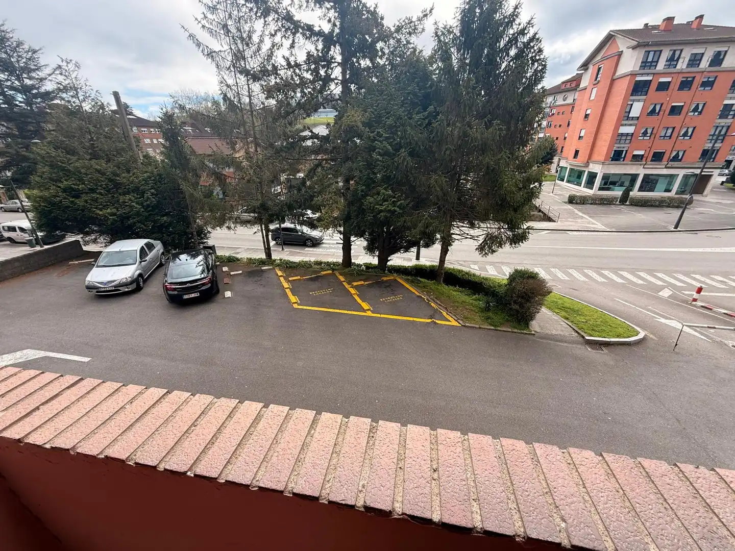 Aparcament de Pis en venda en Oviedo  amb Calefacció i Terrassa