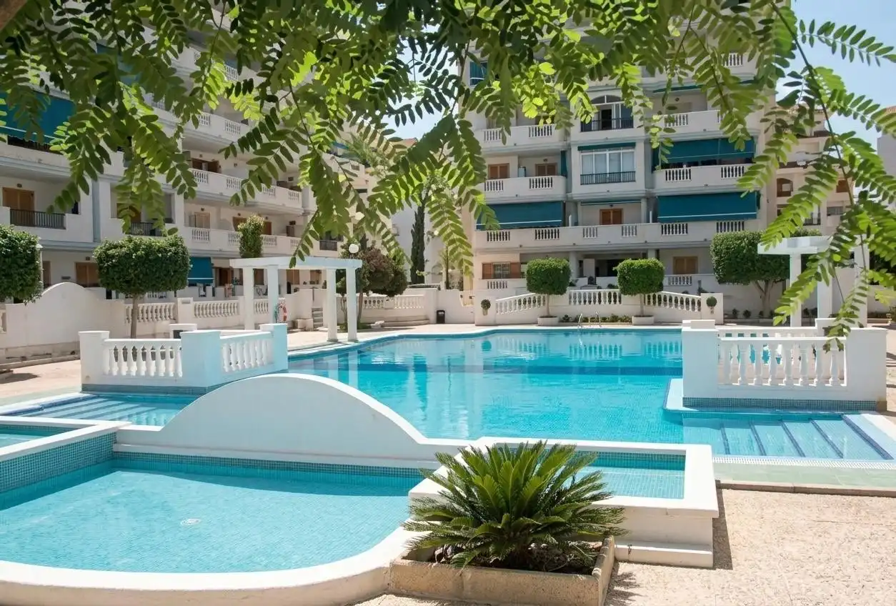 Schwimmbecken von Wohnungen zur Miete in Torrevieja mit Klimaanlage, Schwimmbad und Möbliert