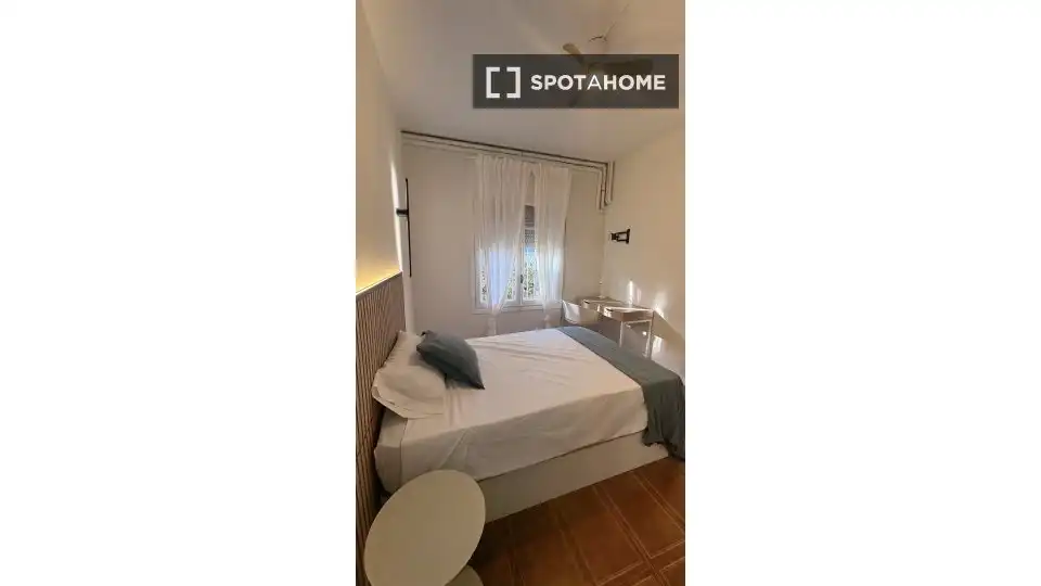 Bedroom of Flat for share in Sant Boi de Llobregat  with Air Conditioner, Heating and Furnished