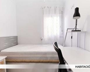 Bedroom of Flat to share in  Sevilla Capital  with Air Conditioner and Terrace