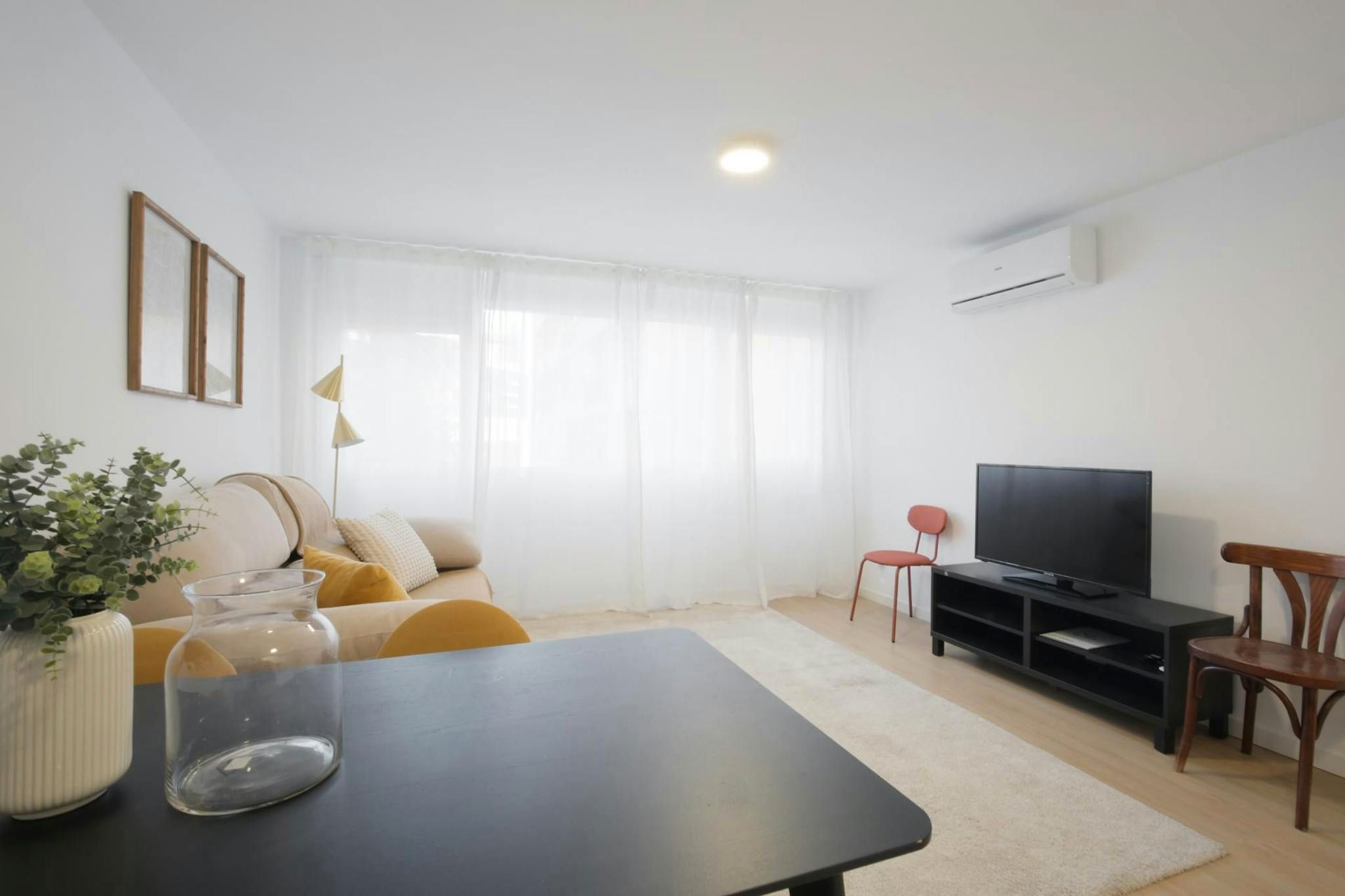 Living room of Flat to rent in  Madrid Capital  with Air Conditioner, Heating and Furnished