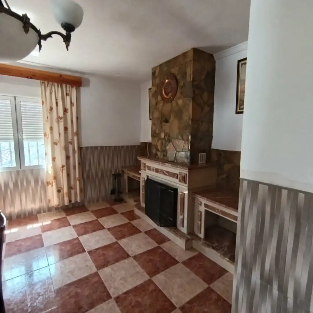 Sala de estar de Finca rústica en venta en Iznájar con Aire acondicionado, Calefacción y Jardín privado