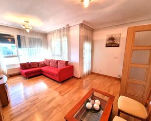 Sala d'estar de Apartament en venda en Burgos Capital amb Calefacció, Parquet i Terrassa