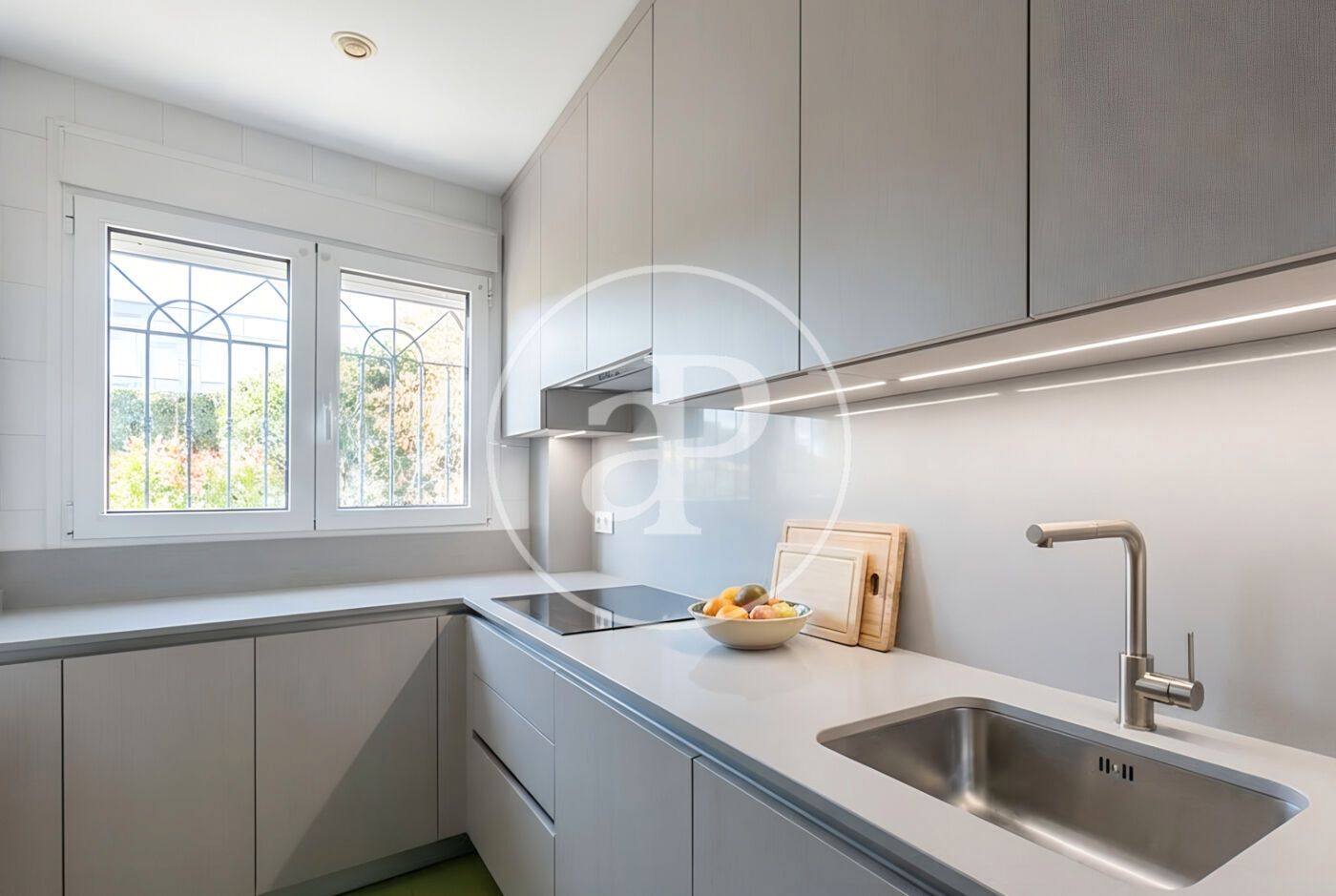 Kitchen of Single-family semi-detached for sale in  Madrid Capital  with Air Conditioner, Heating and Private garden