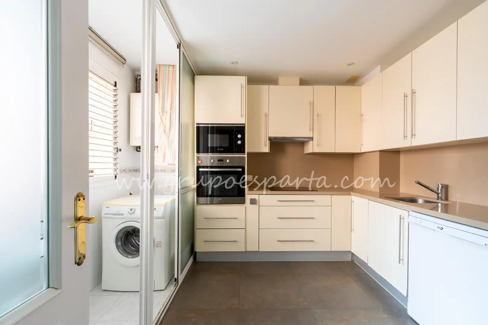 Kitchen of Flat for sale in Sevilla  with Air Conditioner and Terrace