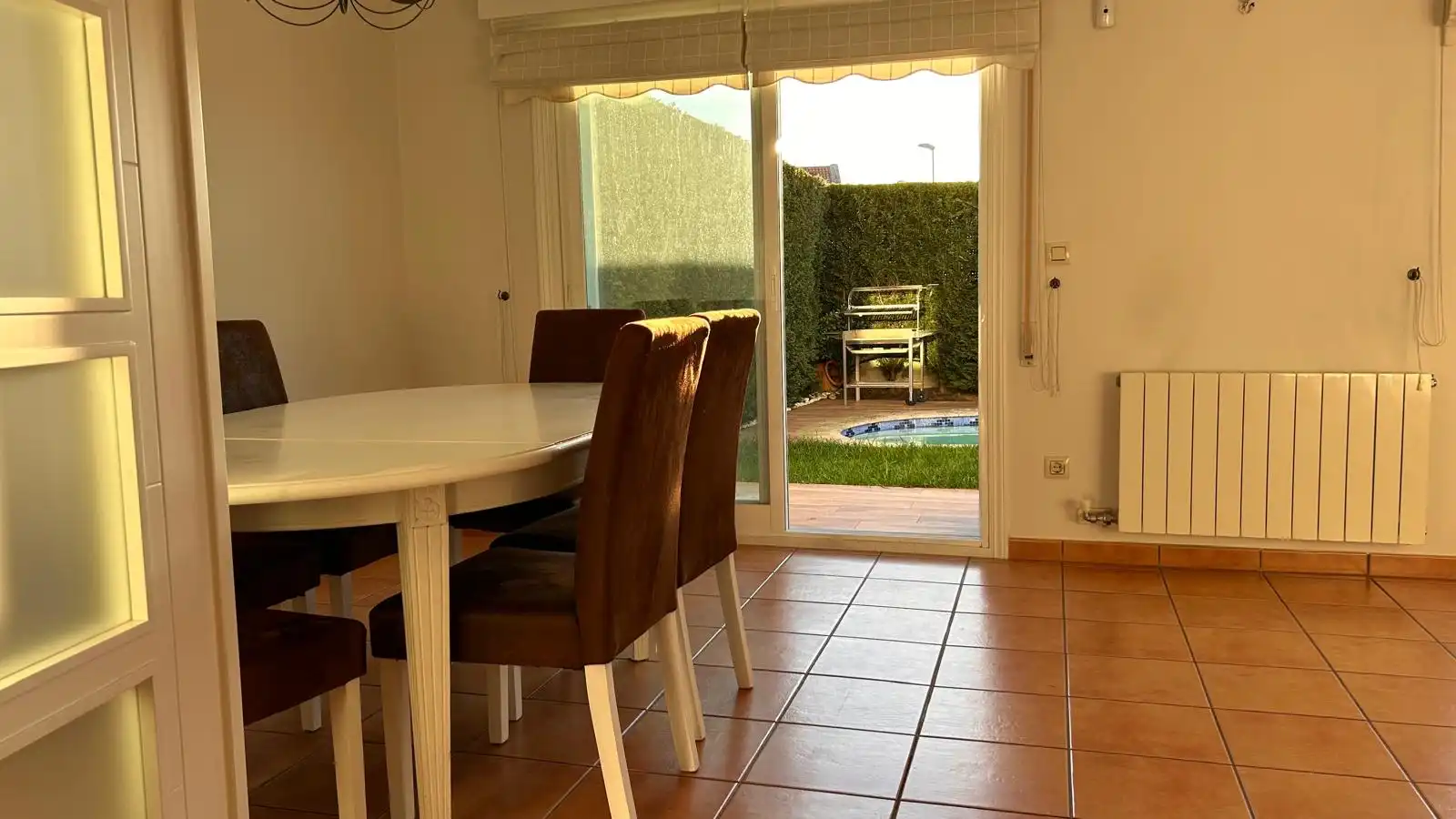 Menjador de Casa adosada de lloguer en Nigrán amb Calefacció, Jardí privat i Parquet