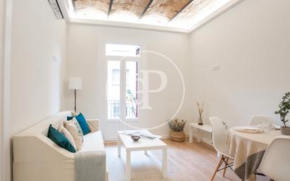 Living room of Flat for sale in  Barcelona Capital  with Air Conditioner, Heating and Balcony