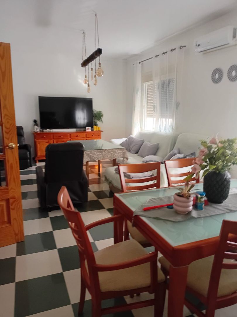 Sala d'estar de Casa adosada en venda en Láchar amb Moblat