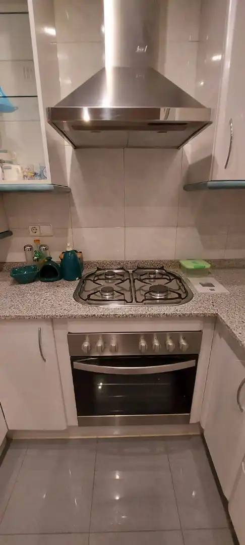 Cuina de Pis de lloguer en Barcelona amb Aire condicionat, Calefacció i Moblat