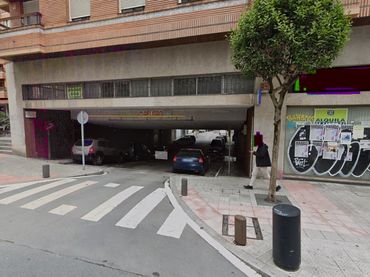 Business premises for sale in Blas de Otero Kalea 4