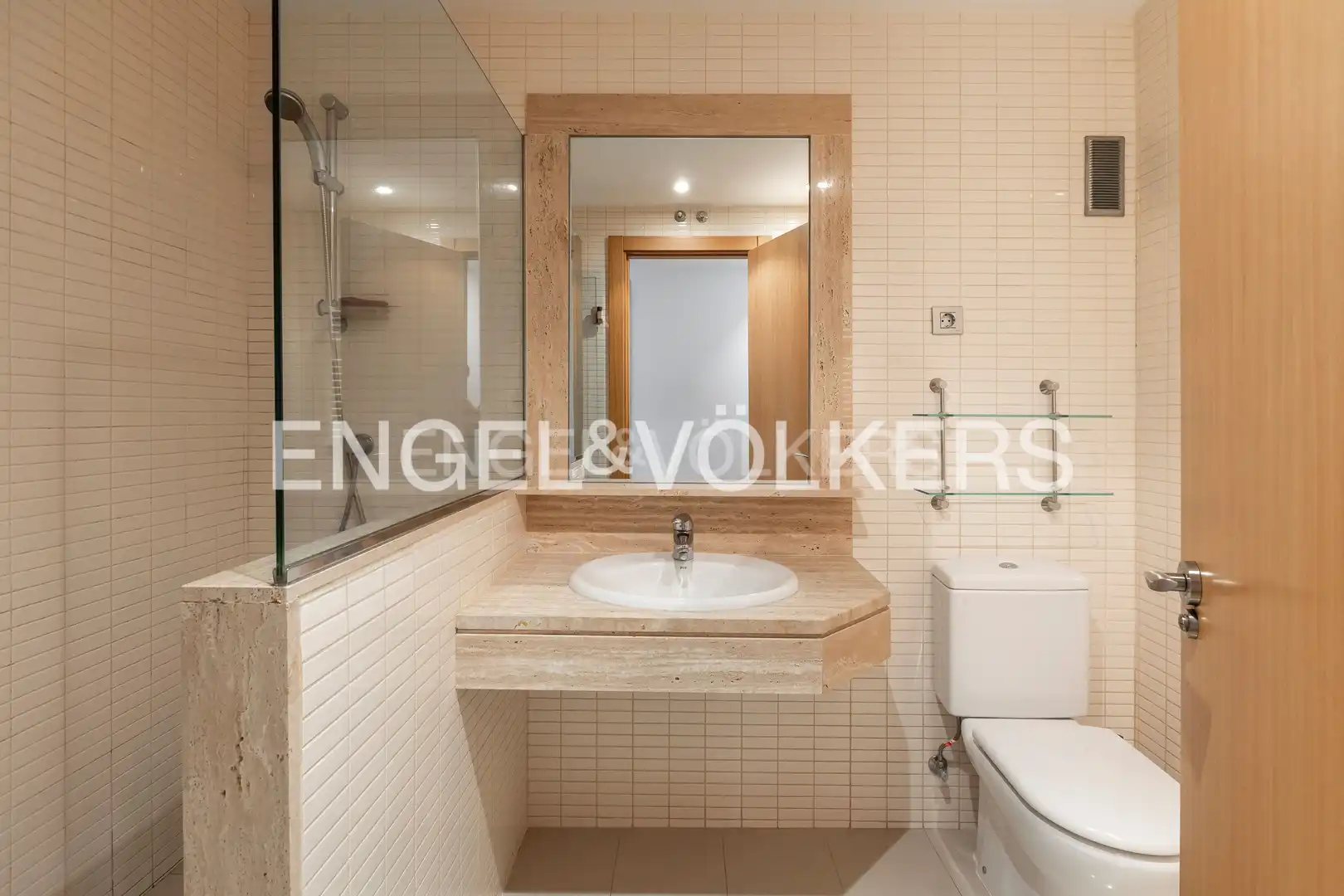 Bathroom of Apartments for sale in Madrid  with Air Conditioner, Heating and Parquet flooring