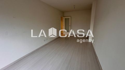 Foto 3 de Piso en venta en Canovelles, Barcelona