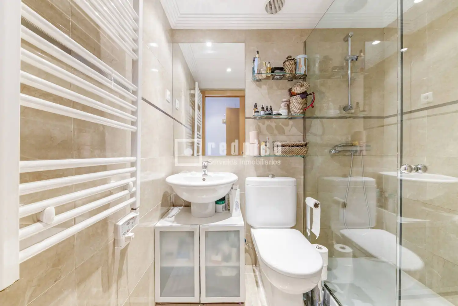 Badezimmer von Wohnung zum Verkauf in Boadilla del Monte mit Klimaanlage, Heizung und Privatgarten