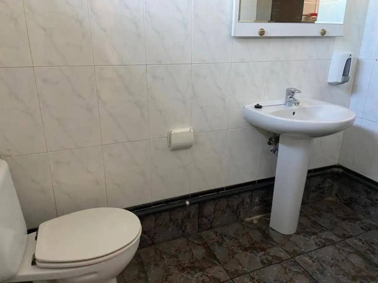 Baño de Nave industrial de alquiler en Sant Fost de Campsentelles