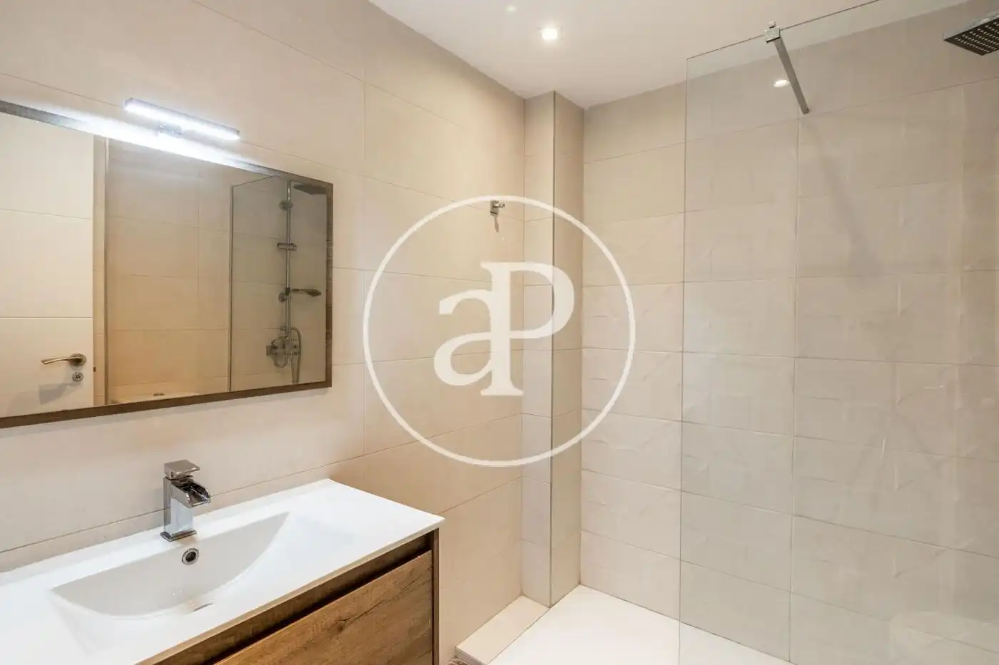 Bathroom of Flat for rent in Valencia  with Heating, Furnished and Balcony