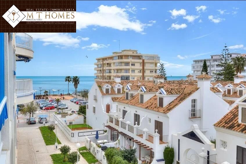 Exterior view of Single-family semi-detached for sale in Fuengirola  with Air Conditioner, Heating and Community pool