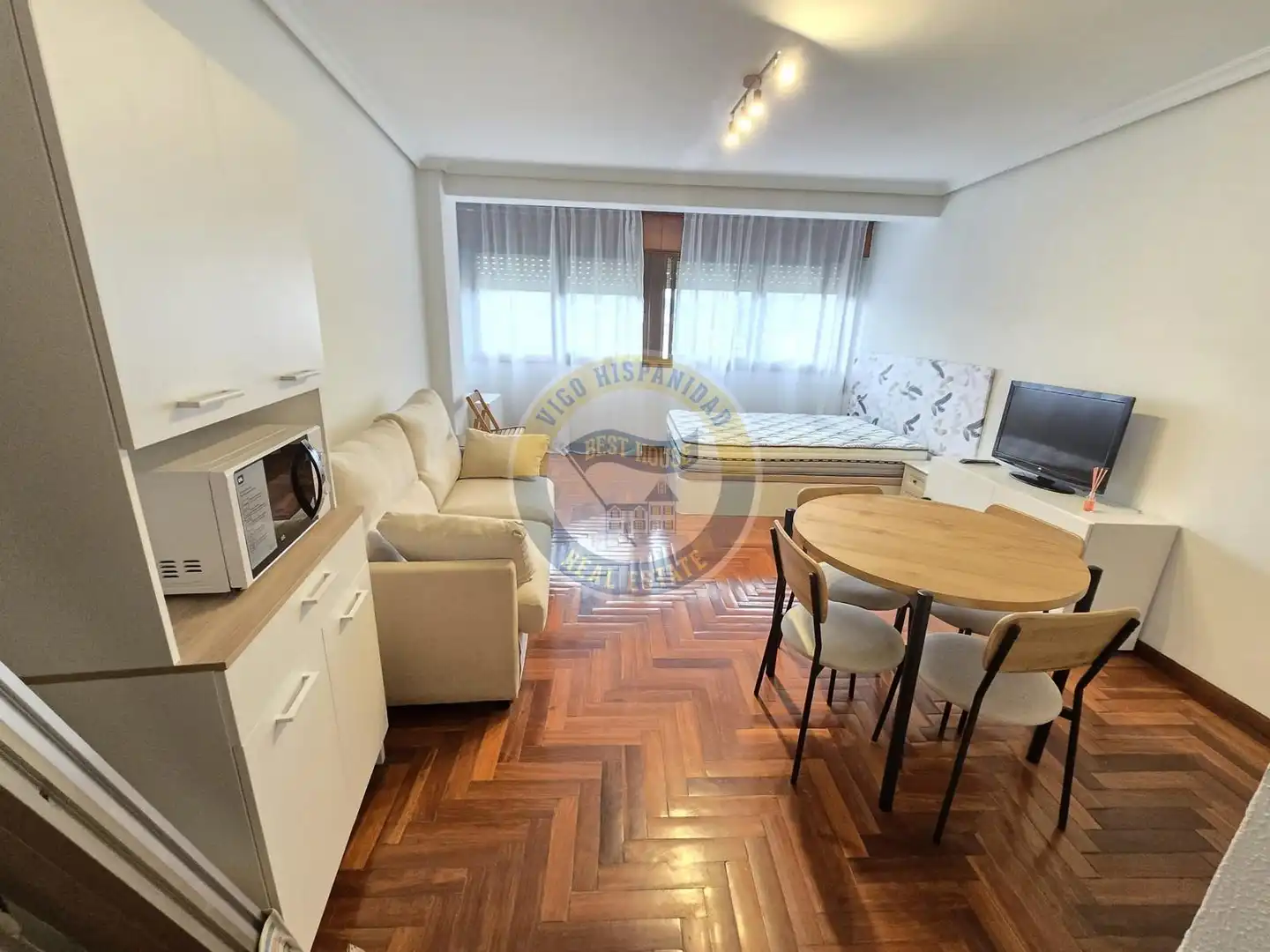 Sala de estar de Estudio de alquiler en Vigo  con Calefacción y Amueblado