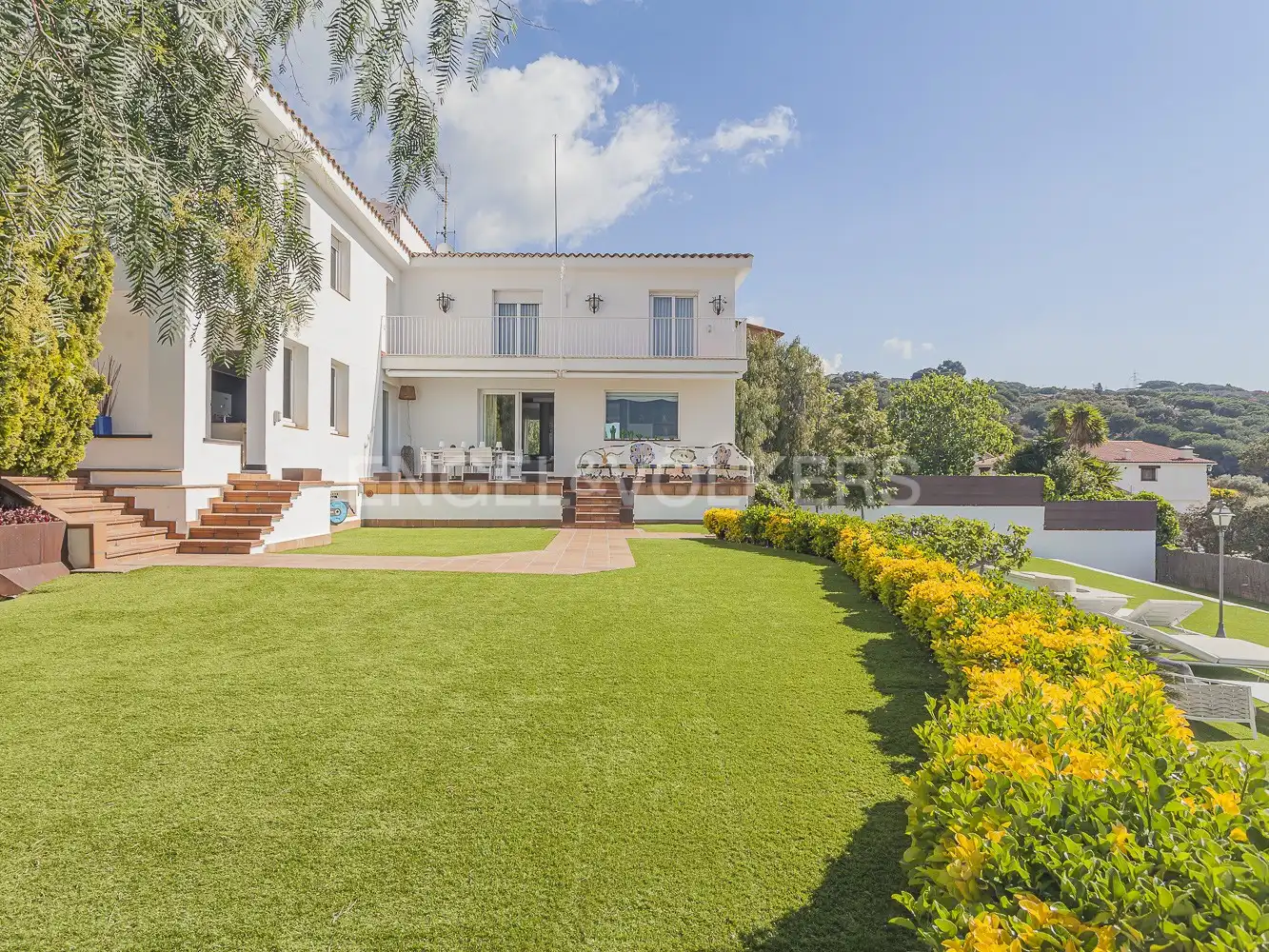 Vista exterior de Casa o xalet en venda en Mataró amb Aire condicionat, Calefacció i Jardí privat