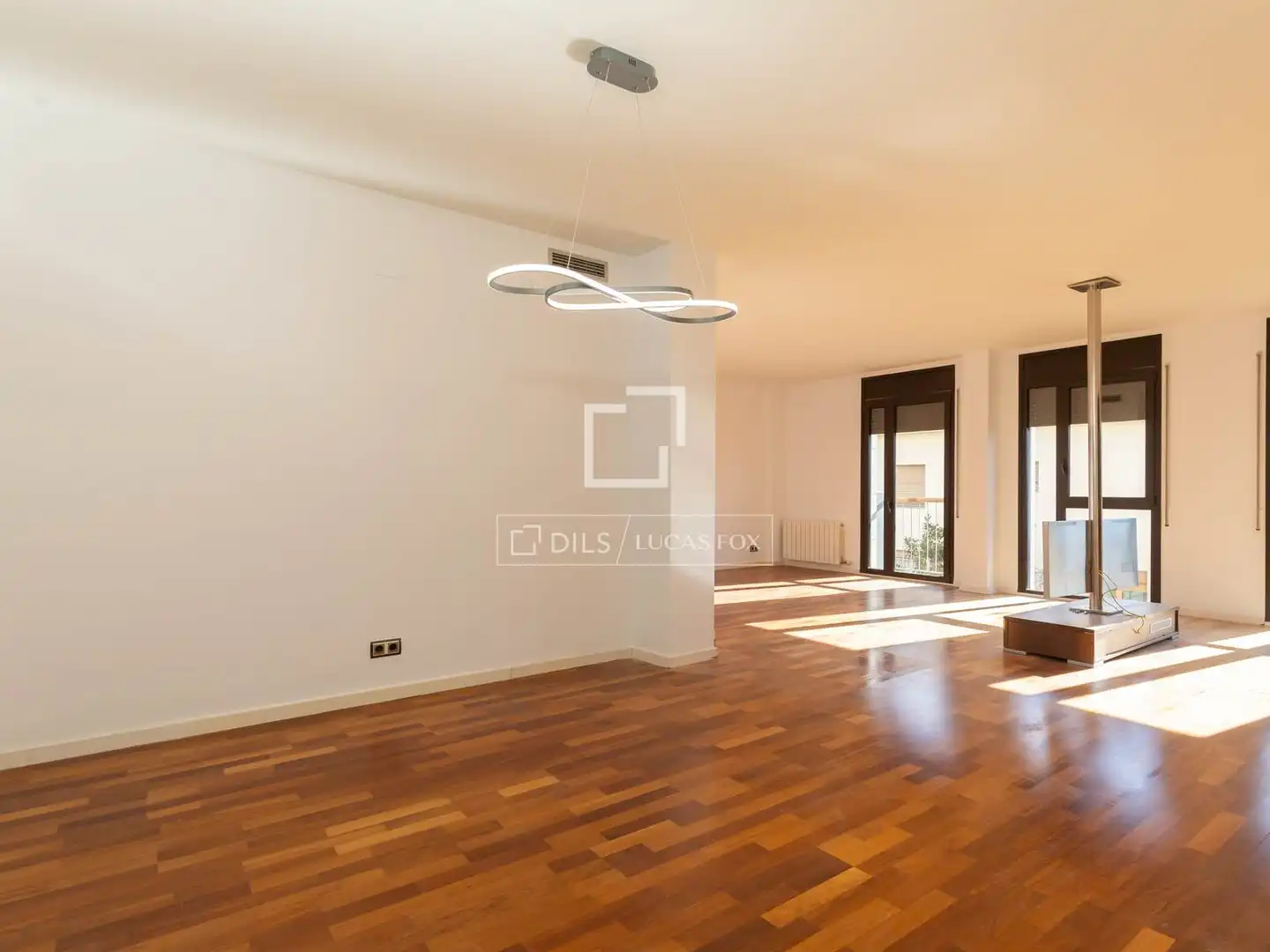 Sala de estar de Piso en venta en Sant Just Desvern con Aire acondicionado y Balcón