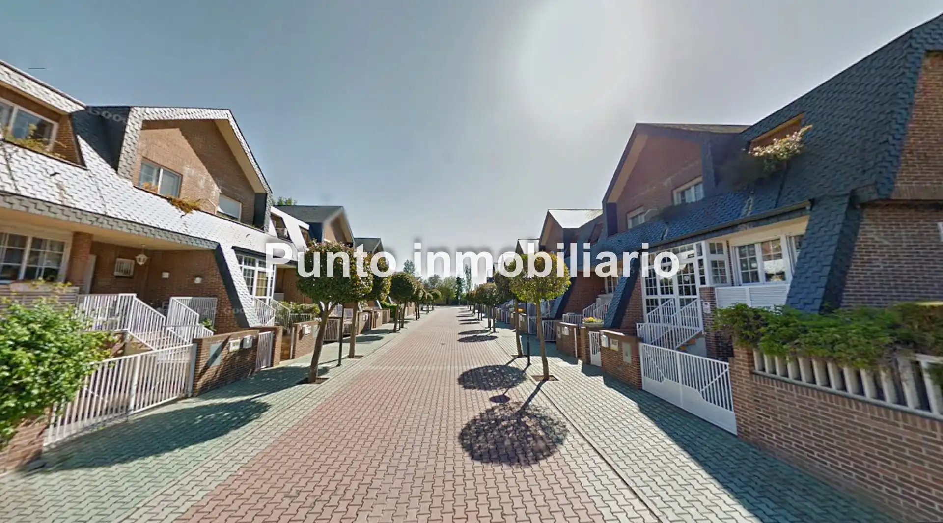 Vista exterior de Casa adosada en venda en Valladolid amb Calefacció, Jardí privat i Parquet