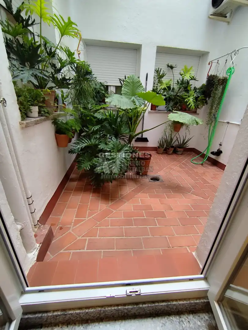 Terrassa de Pis de lloguer en Granada amb Calefacció, Moblat i Forn