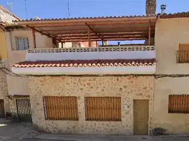 Vista exterior de Casa adosada en venda en Arandilla del Arroyo amb Moblat