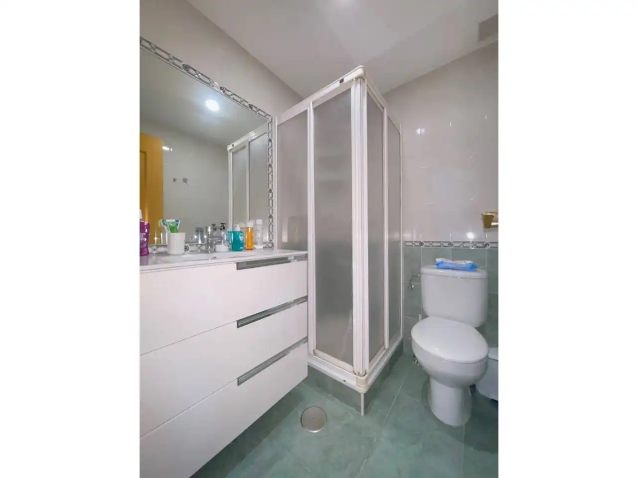 Baño de Piso de alquiler en Estepona con Aire acondicionado, Calefacción y Terraza