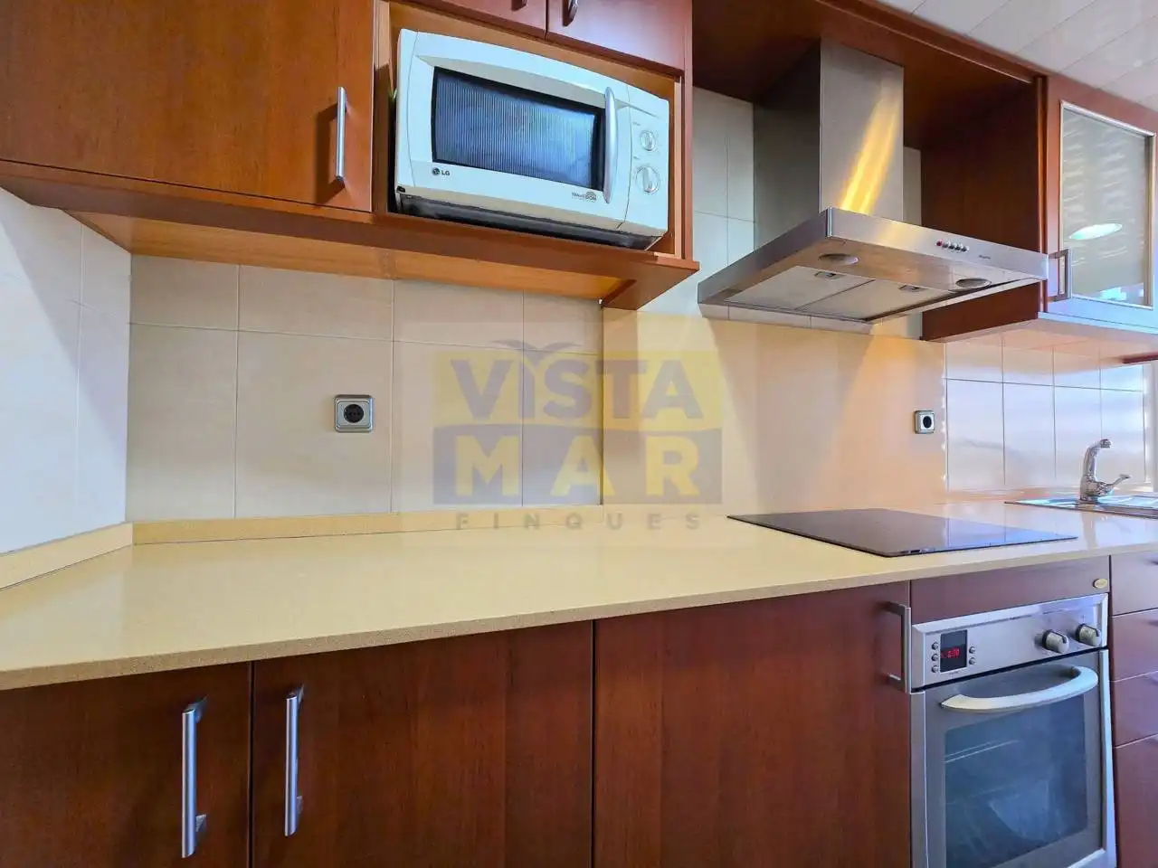 Kitchen of Attic for rent in Cubelles  with Air Conditioner, Heating and Parquet flooring